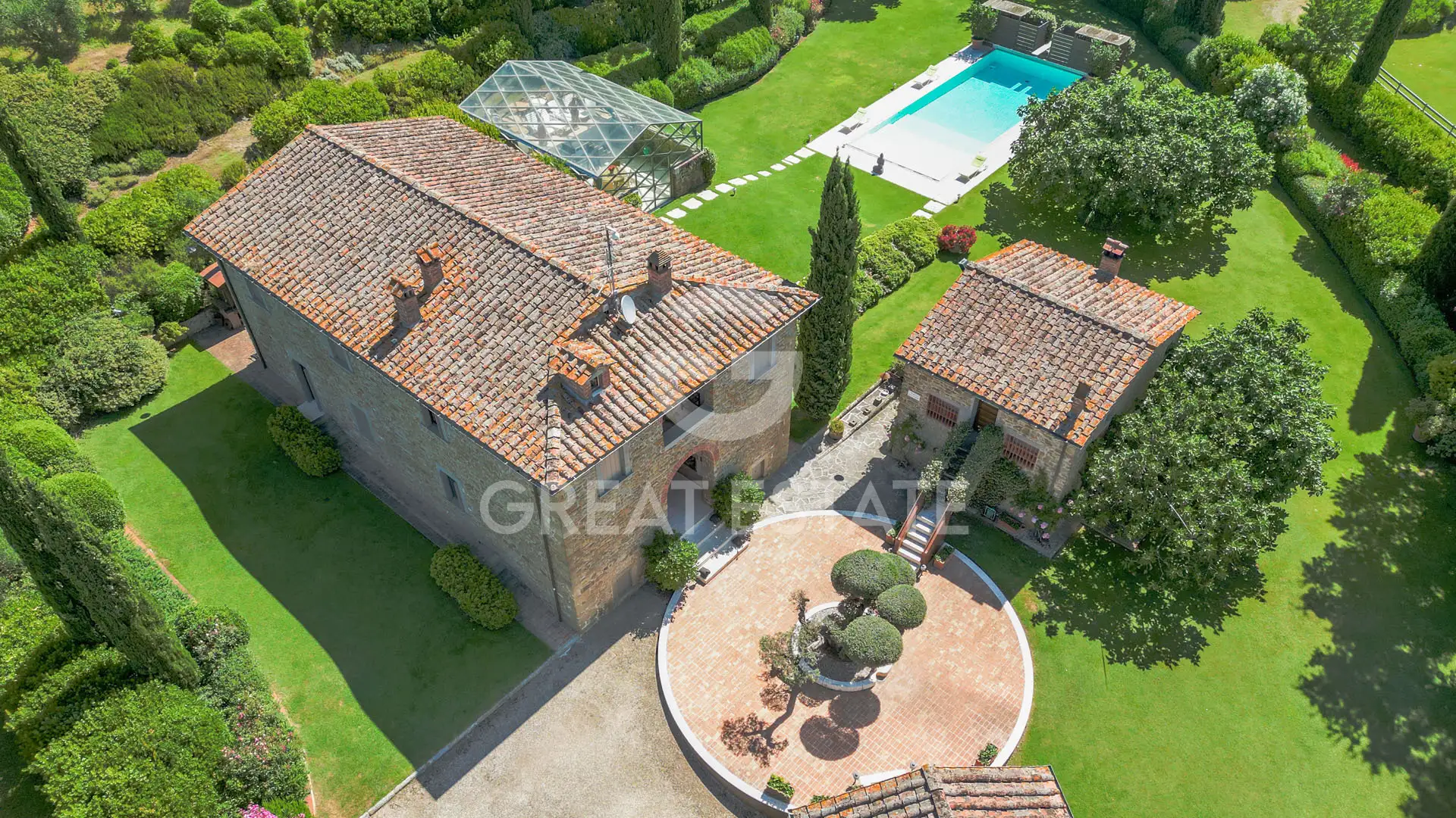 House 1038m² in Italy, Arezzo. Priced at 4500000€ rent photo-10