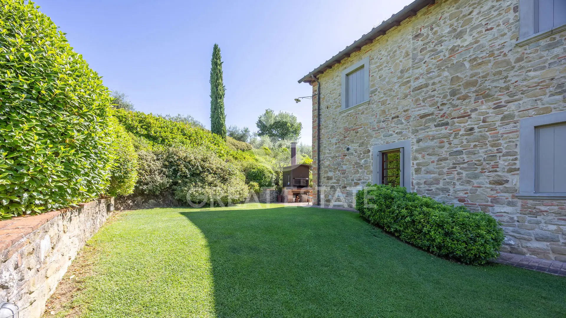 House 1038m² in Italy, Arezzo. Priced at 4500000€ rent photo-14