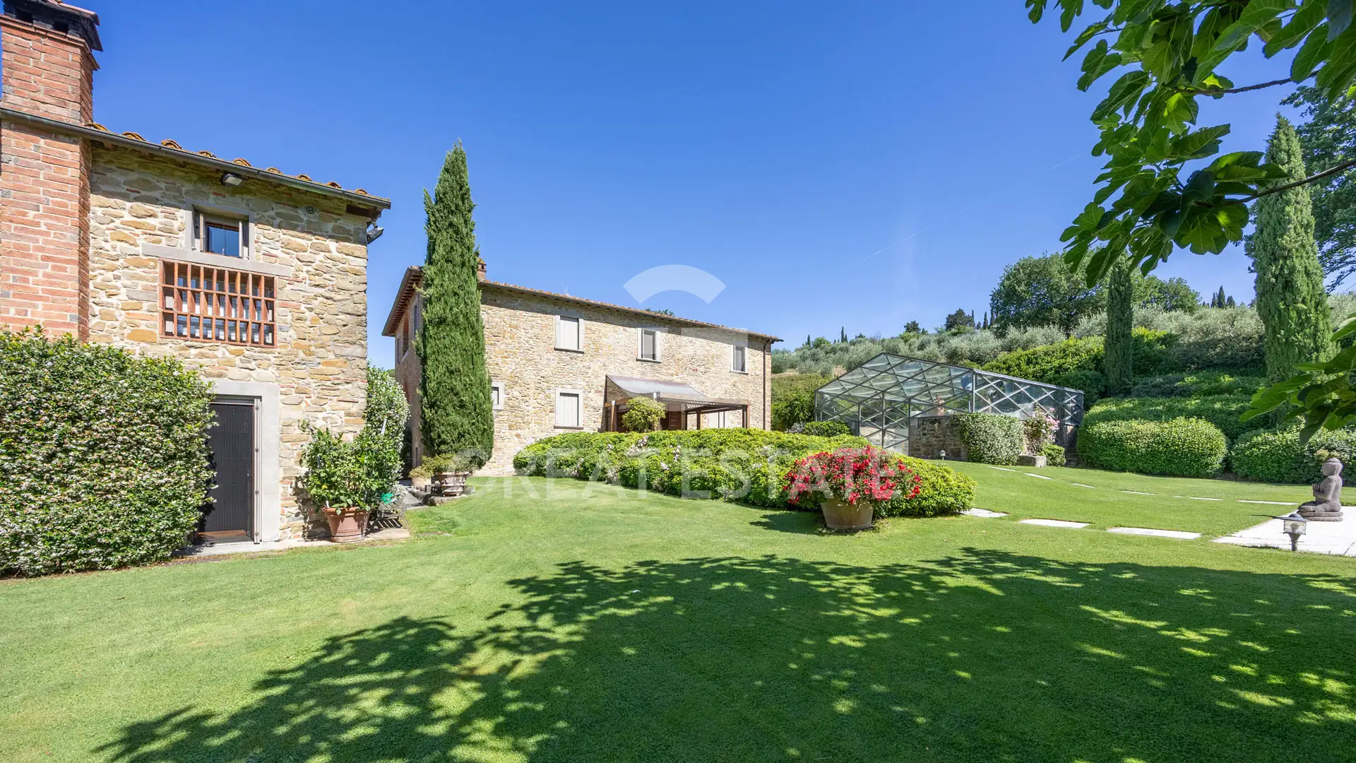 House 1038m² in Italy, Arezzo. Priced at 4500000€ rent photo-15