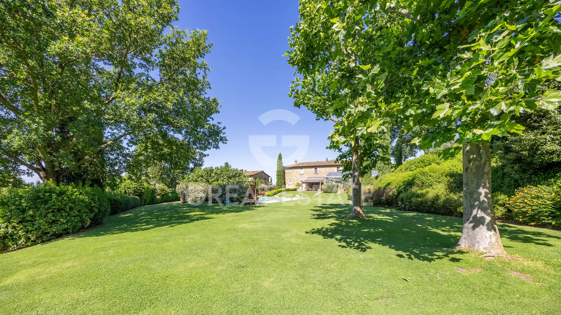 House 1038m² in Italy, Arezzo. Priced at 4500000€ rent photo-15