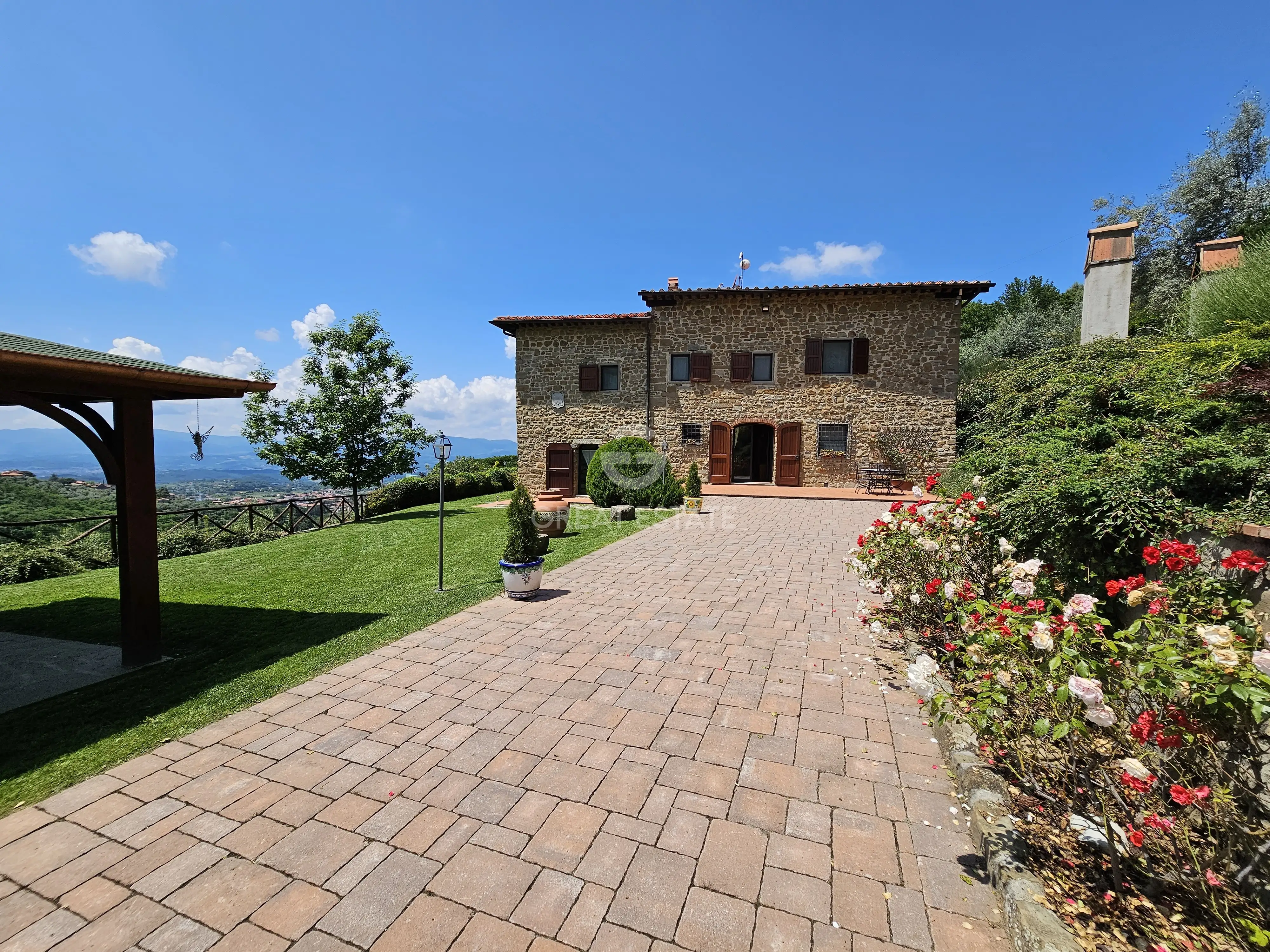 House 432m² in Italy, Florence. Priced at 1400000€ rent photo-1