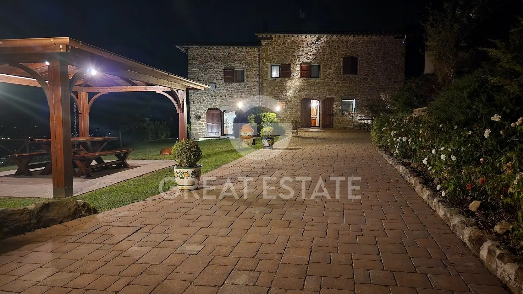 House 432m² in Italy, Florence. Priced at 1400000€ rent photo-8