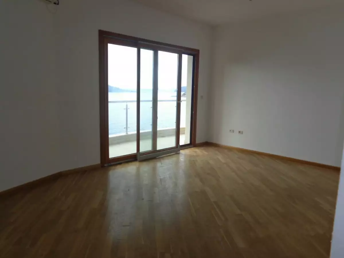 Flat 92m² in Montenegro, Rafailovici. Priced at 420000€ rent photo-2