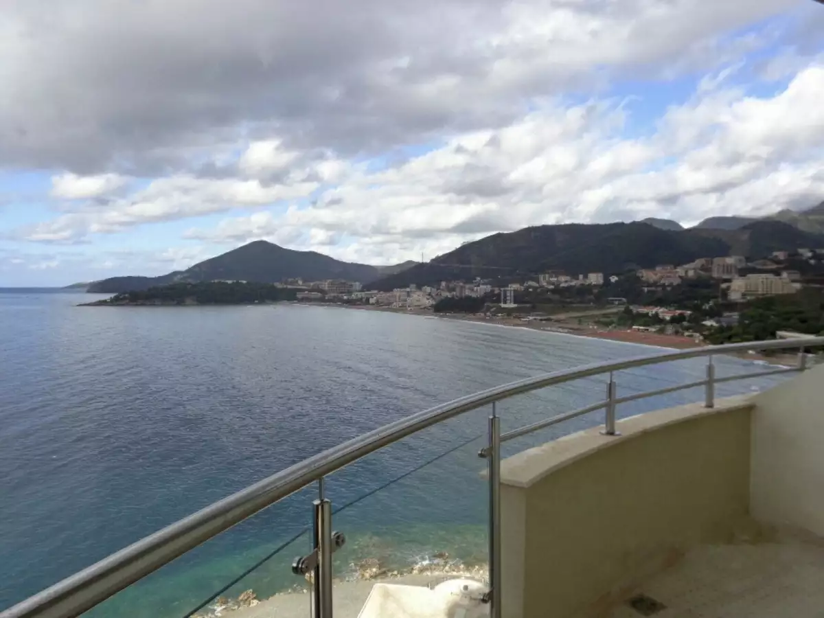 Flat 92m² in Montenegro, Rafailovici. Priced at 420000€ rent photo-9