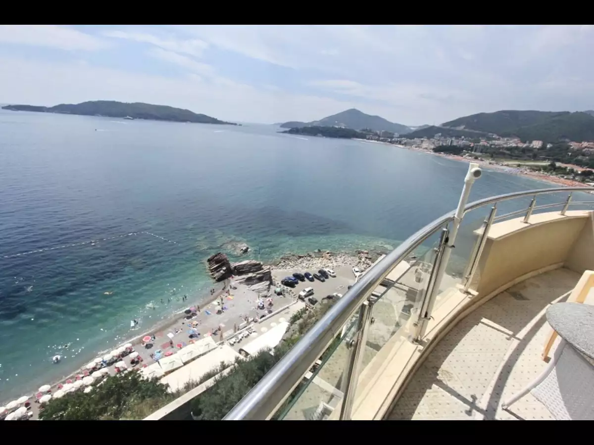 Flat 92m² in Montenegro, Rafailovici. Priced at 420000€ rent photo-12