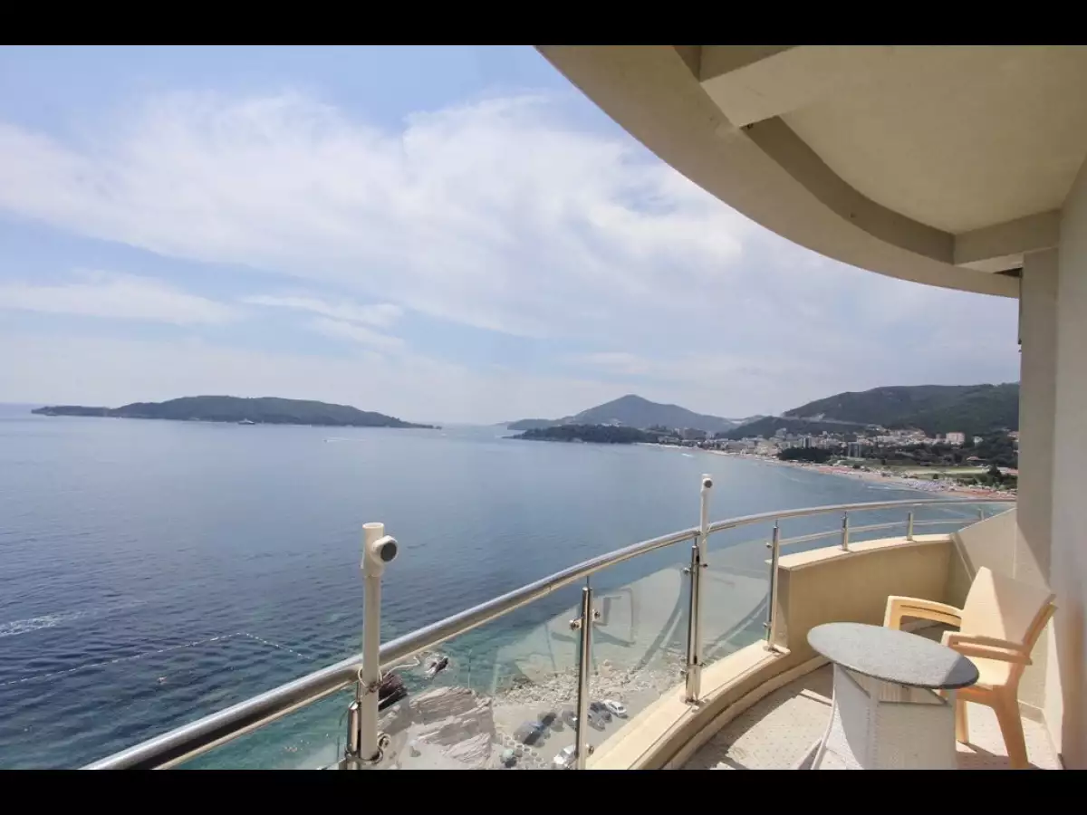 Flat 92m² in Montenegro, Rafailovici. Priced at 420000€ rent photo-13