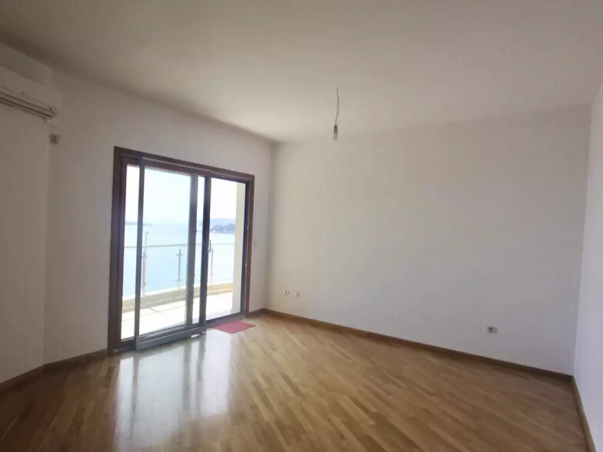 Flat 92m² in Montenegro, Rafailovici. Priced at 420000€ rent photo-14