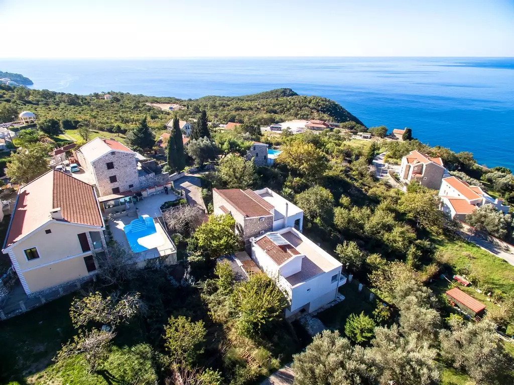 Villa 340m² in Montenegro, Blizikuce. Priced at 735000€ rent photo-3