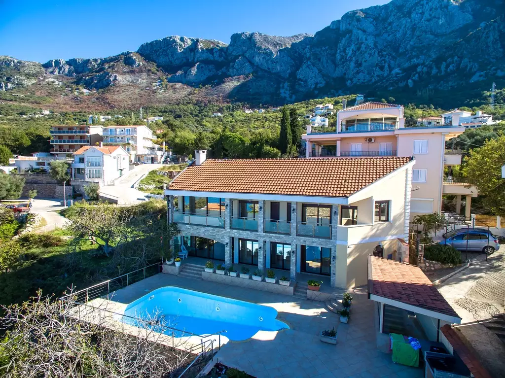 Villa 340m² in Montenegro, Blizikuce. Priced at 735000€ rent photo-5