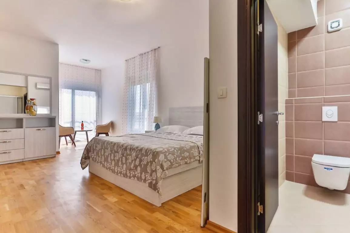 Flat 90m² in Montenegro, Rafailovici. Priced at 252000€ rent photo-11