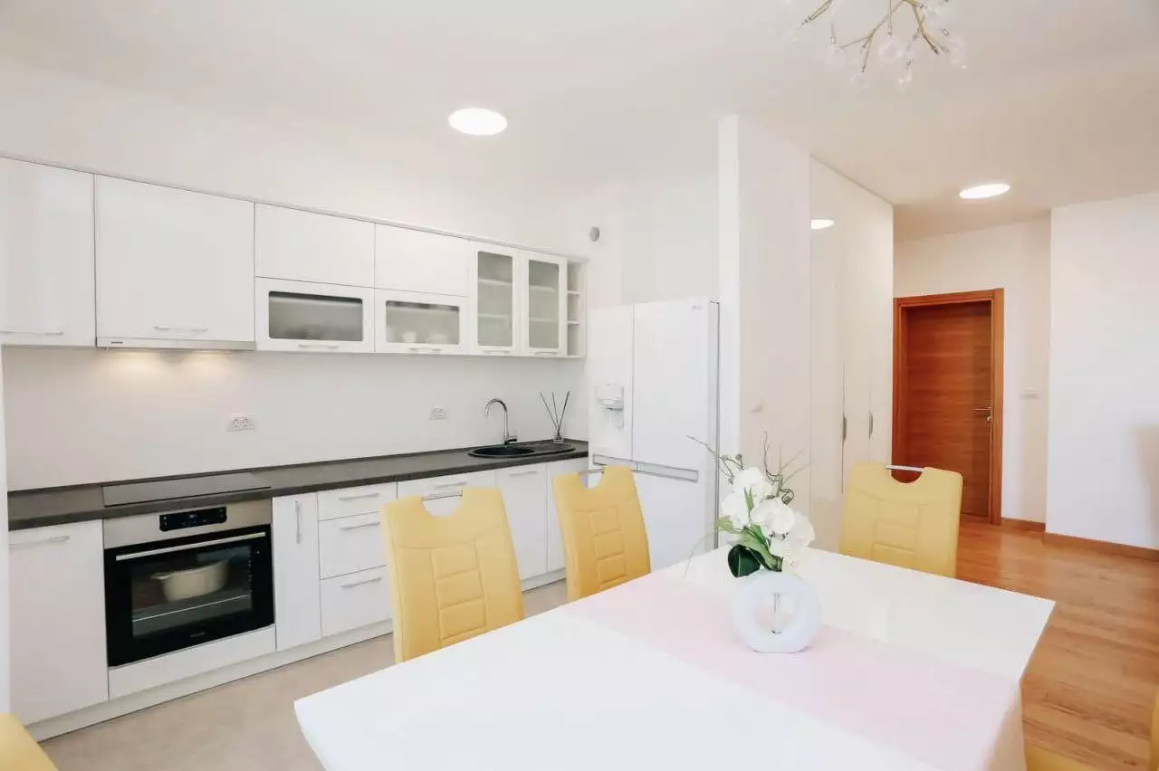Flat 220m² in Montenegro, Rafailovici. Priced at 590000€ rent photo-2