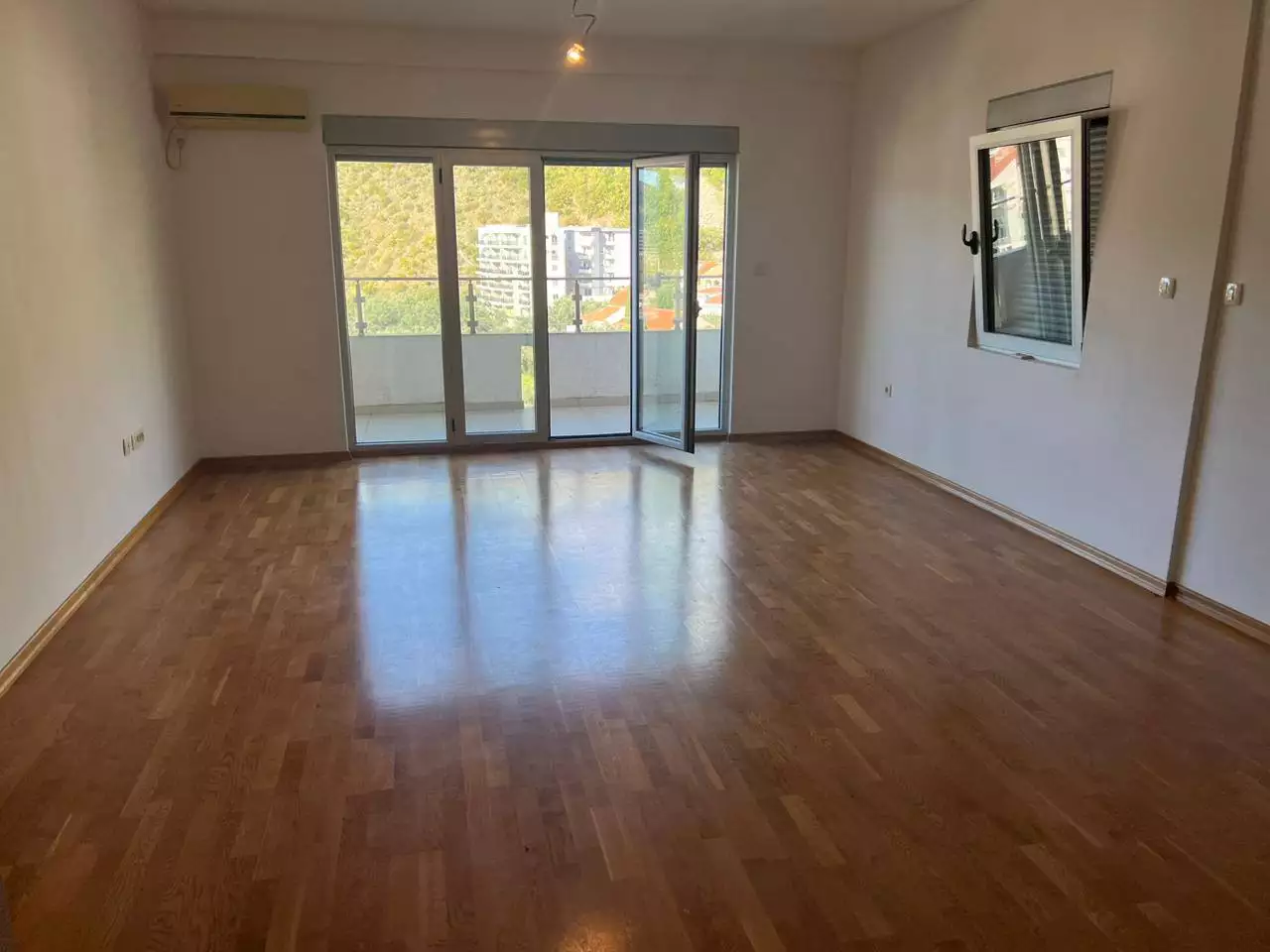 Flat 83m² in Montenegro, Rafailovici. Priced at 145000€ rent photo-1