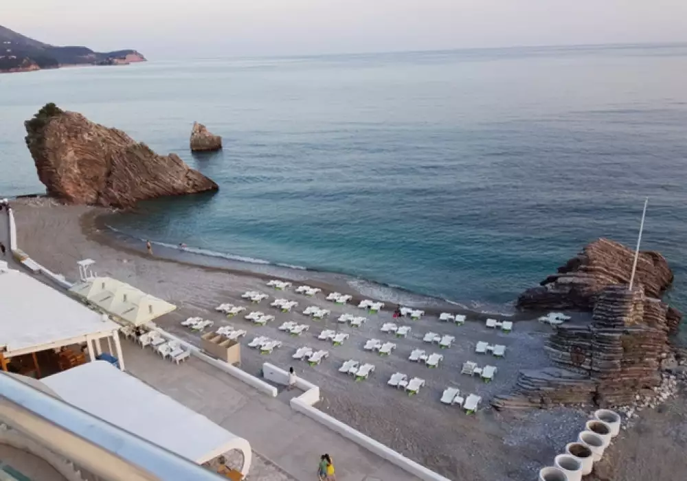Flat 180m² in Montenegro, Rafailovici. Priced at 504000€ rent photo-2