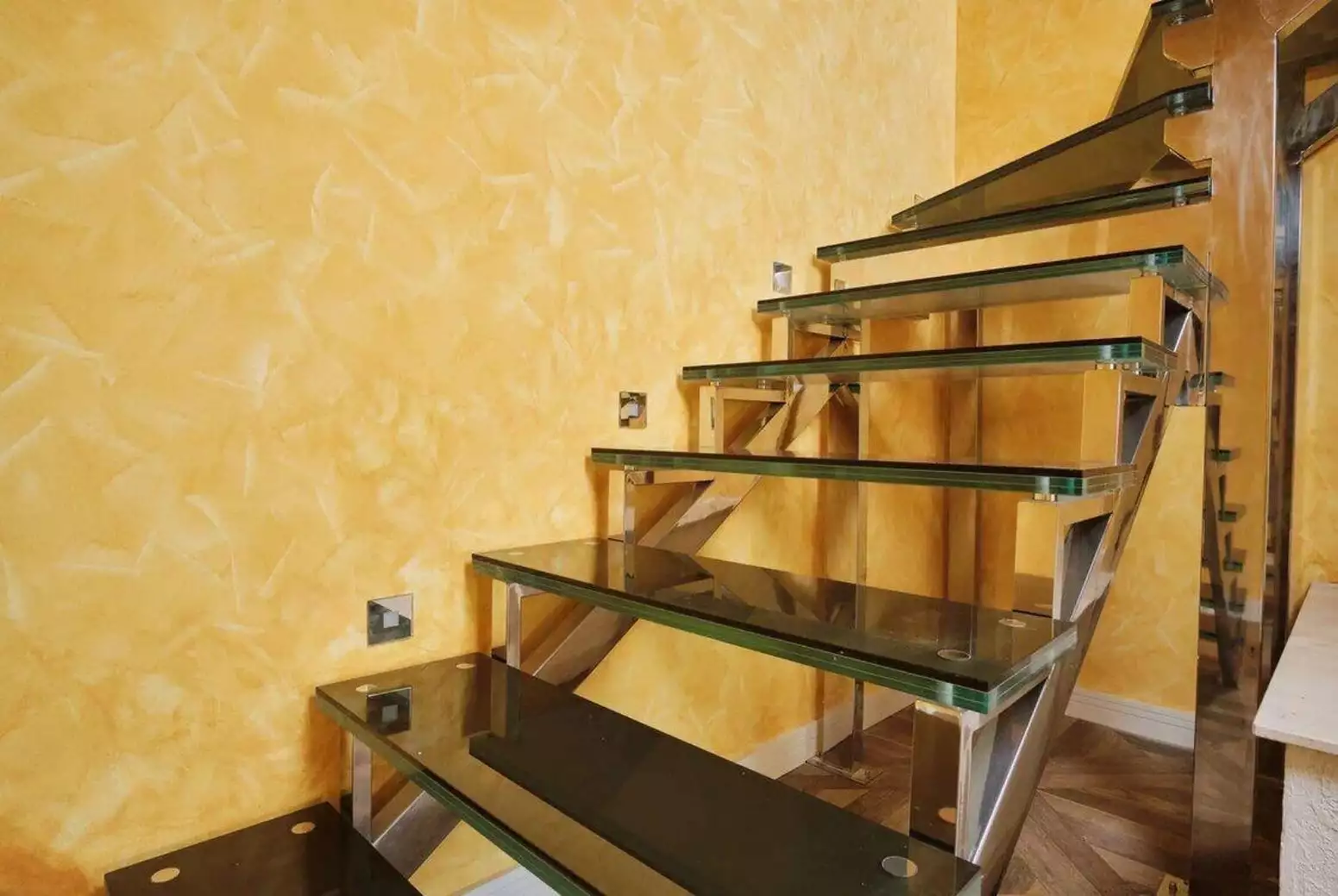 Flat 350m² in Montenegro, Rafailovici. Priced at 850000€ rent photo-5