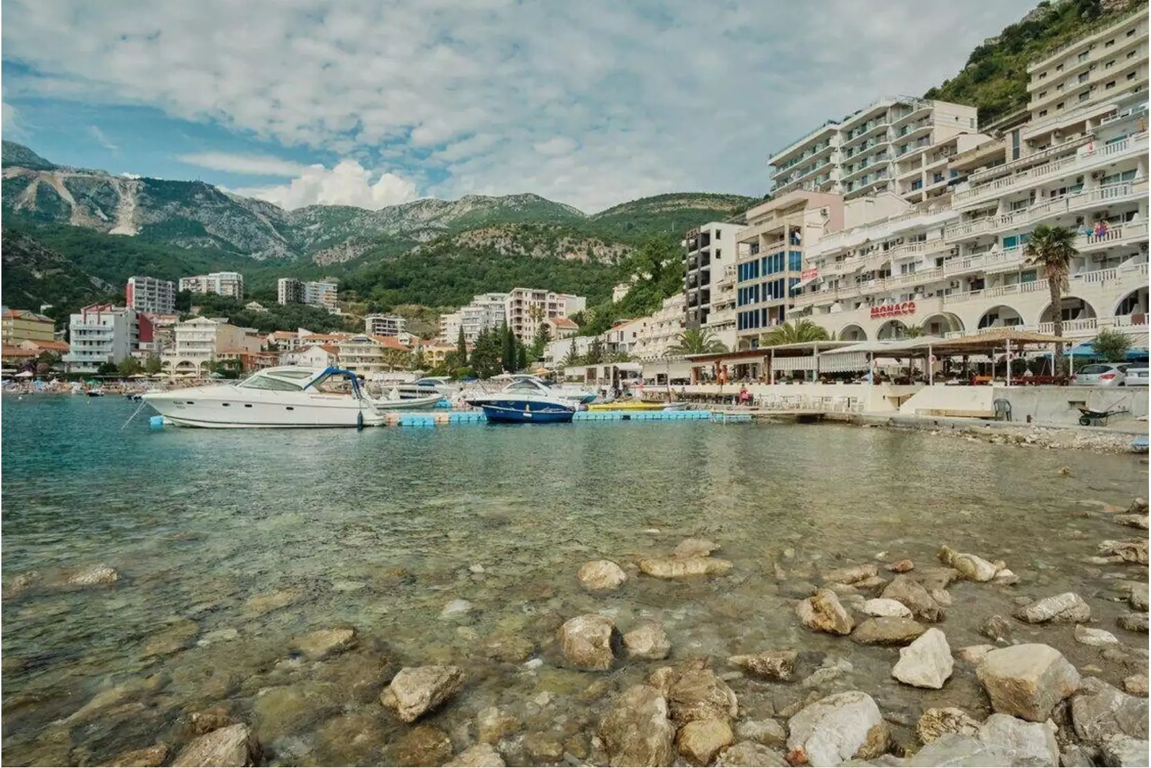 Flat 350m² in Montenegro, Rafailovici. Priced at 850000€ rent photo-9