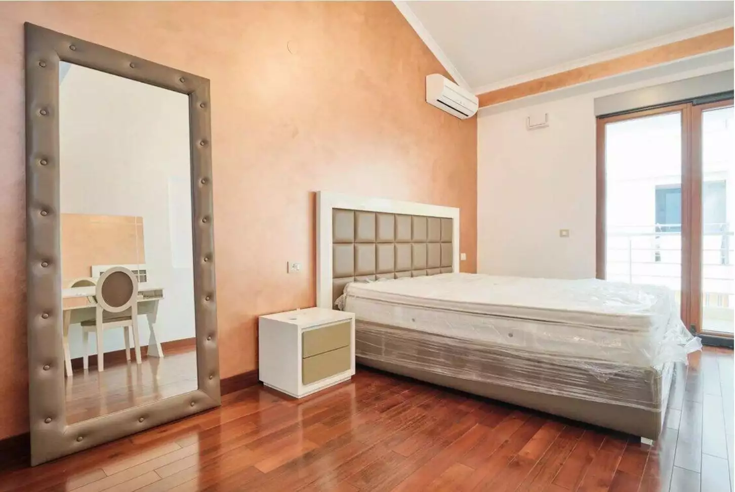 Flat 350m² in Montenegro, Rafailovici. Priced at 850000€ rent photo-12