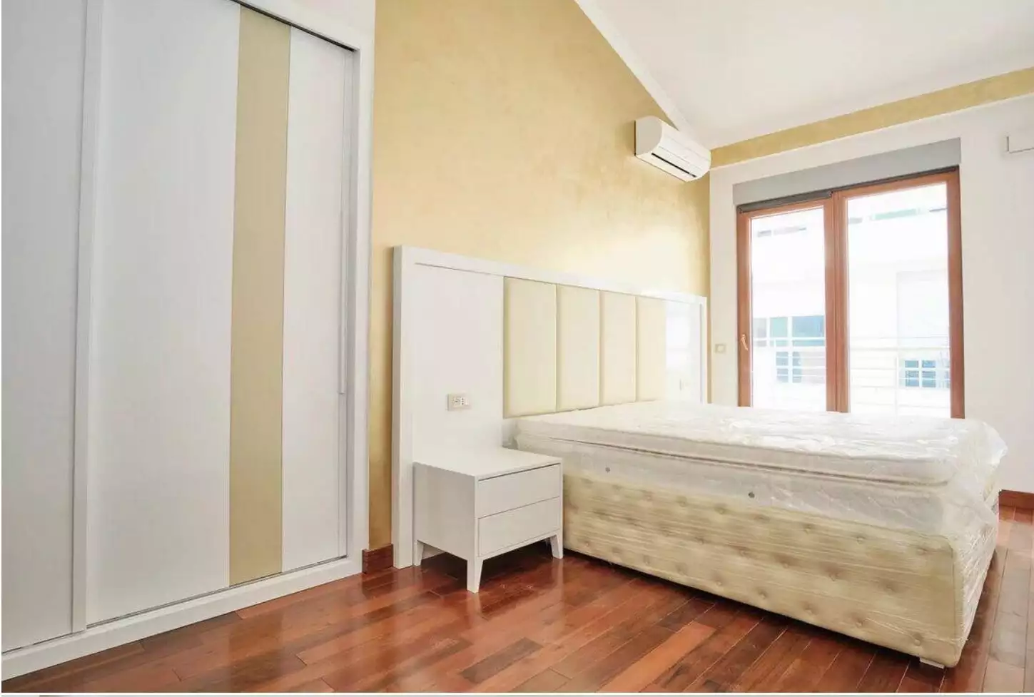 Flat 350m² in Montenegro, Rafailovici. Priced at 850000€ rent photo-17