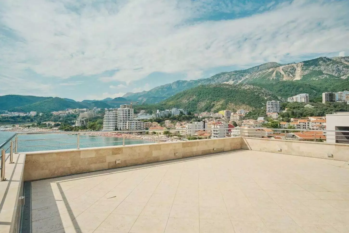 Flat 350m² in Montenegro, Rafailovici. Priced at 850000€ rent photo-18