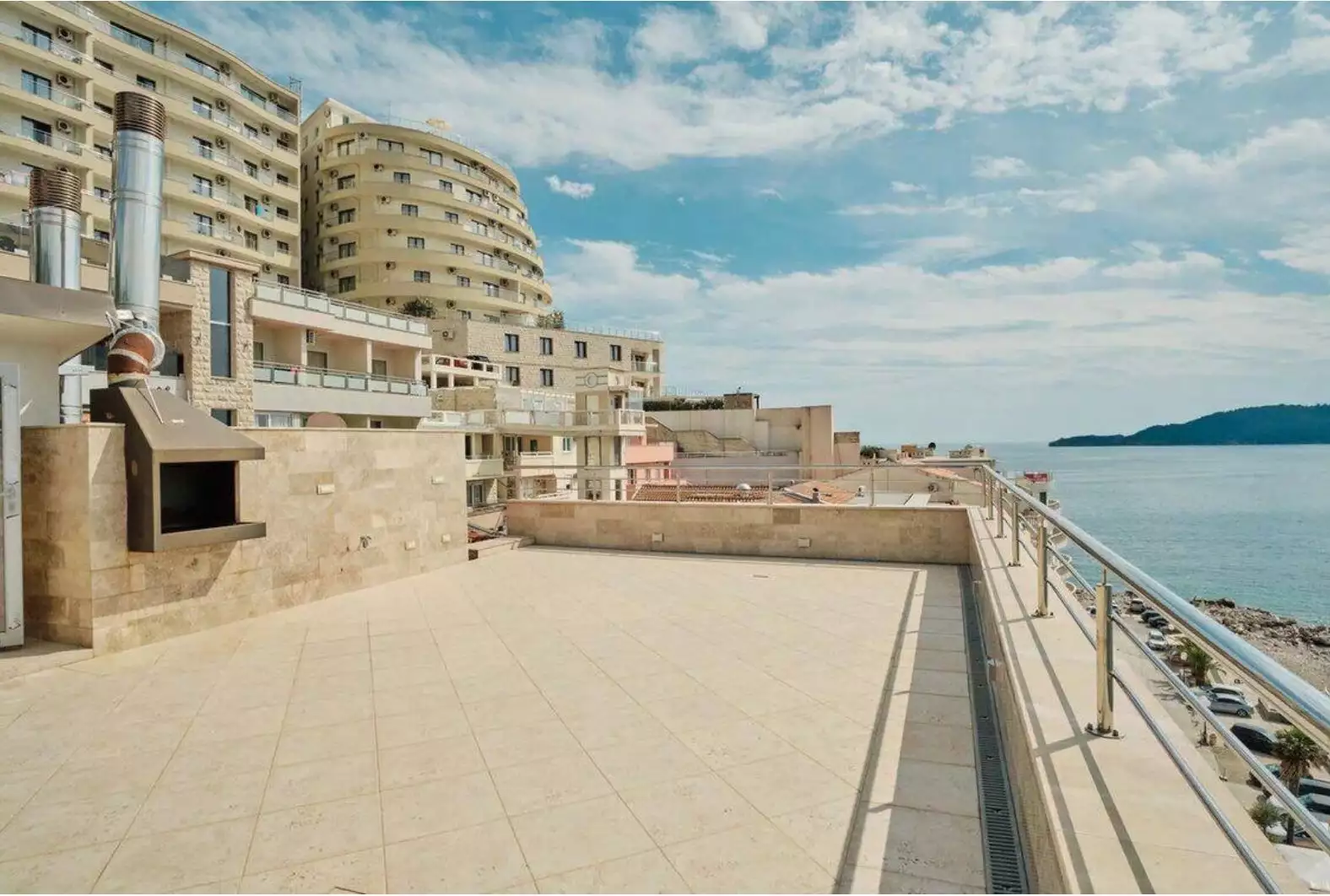 Flat 350m² in Montenegro, Rafailovici. Priced at 850000€ rent photo-20