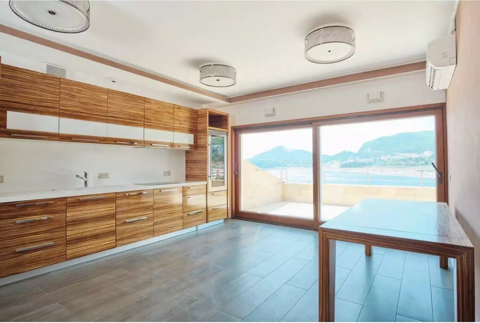 Flat 350m² in Montenegro, Rafailovici. Priced at 850000€ rent photo-22