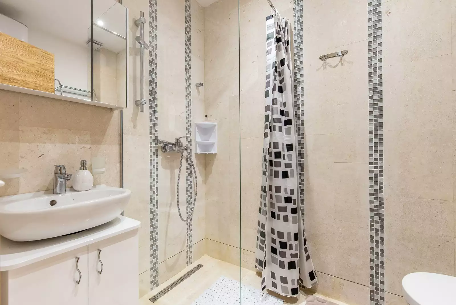 Flat 44m² in Montenegro, Rafailovici. Priced at 150000€ rent photo-5