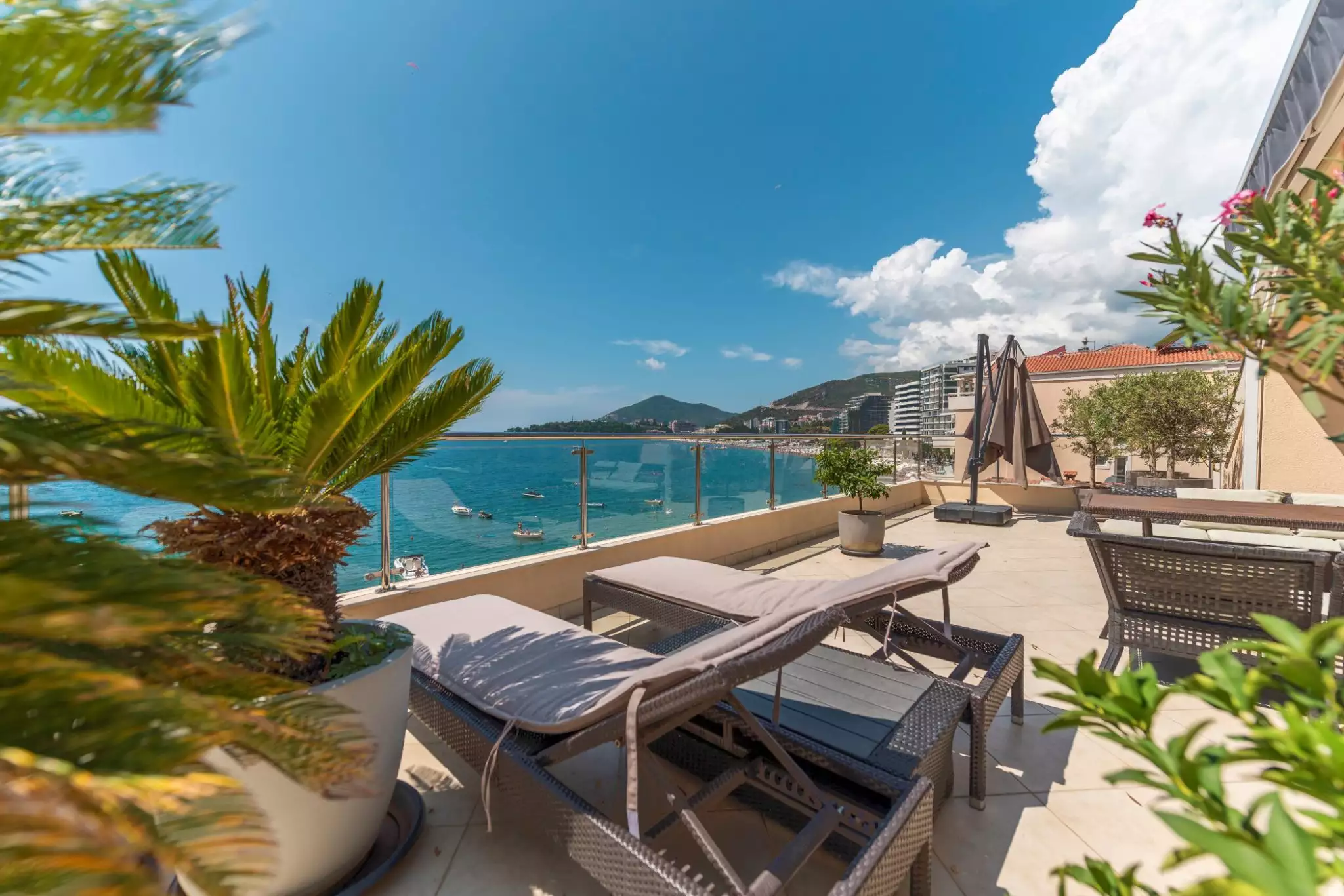Flat 230m² in Montenegro, Rafailovici. Priced at 475000€ rent photo-1
