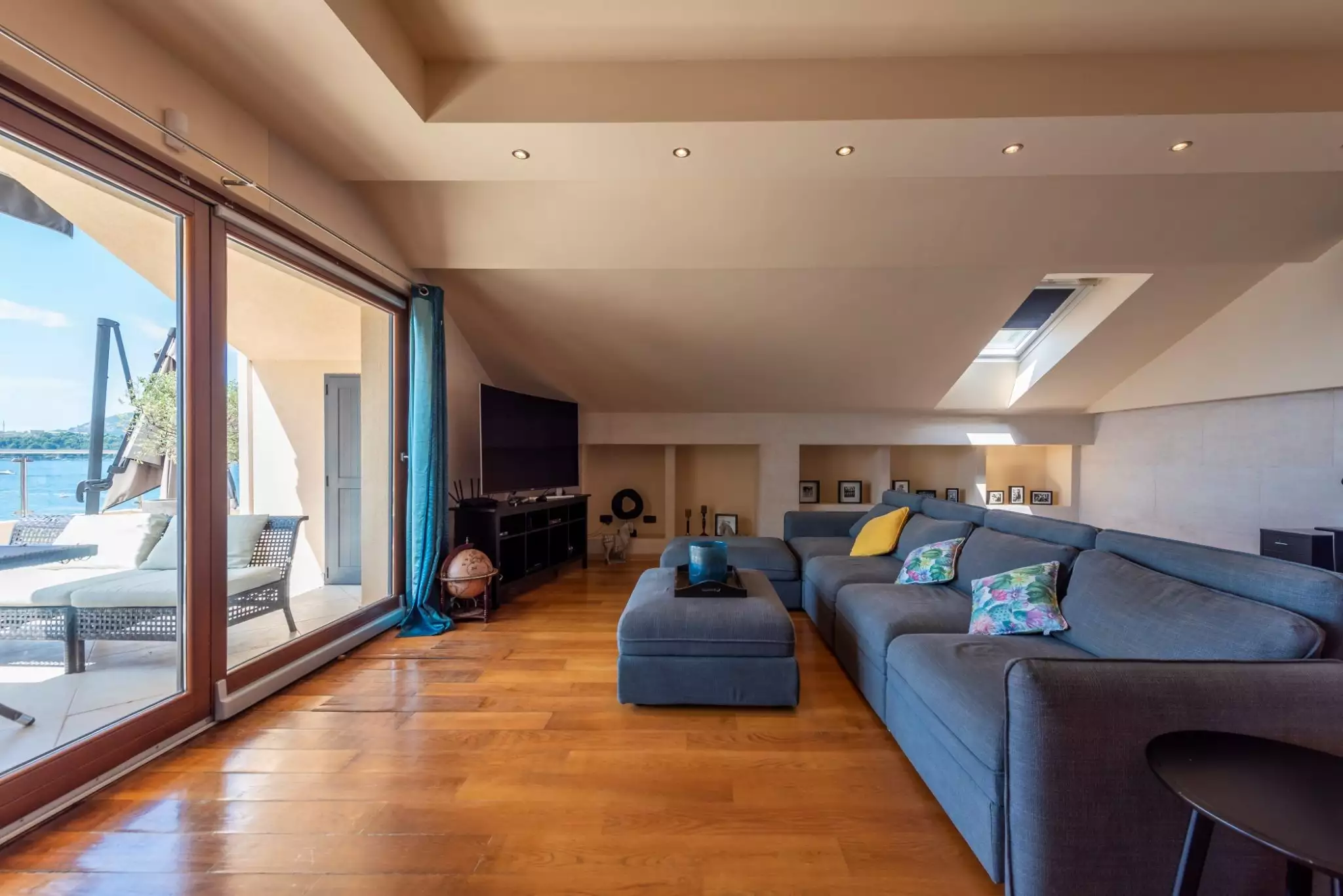 Flat 230m² in Montenegro, Rafailovici. Priced at 475000€ rent photo-5