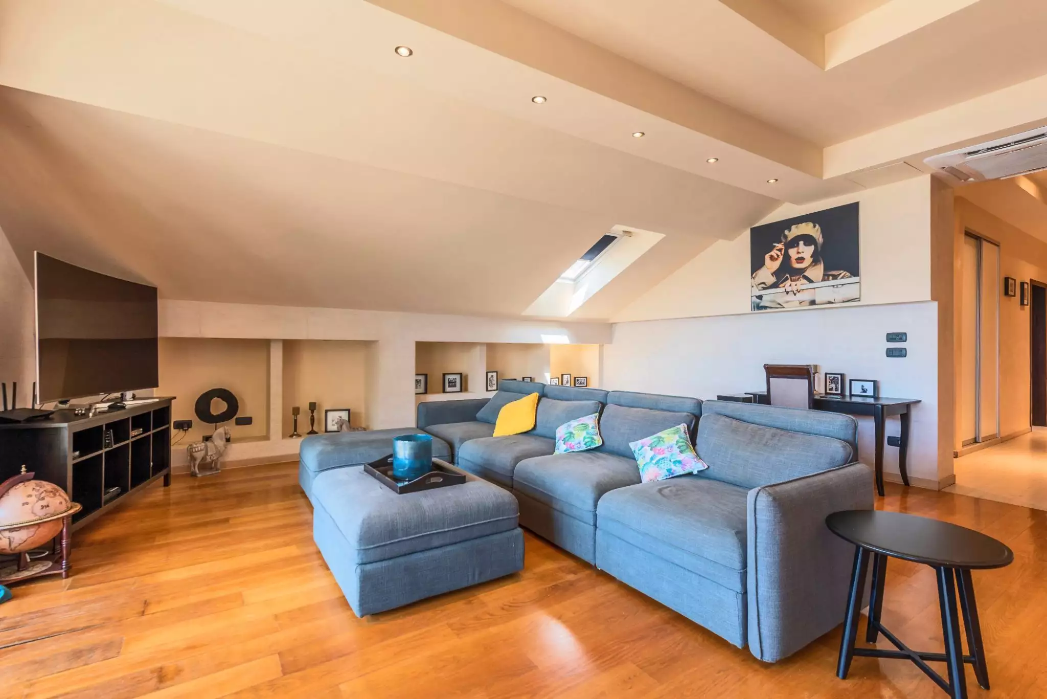 Flat 230m² in Montenegro, Rafailovici. Priced at 475000€ rent photo-6