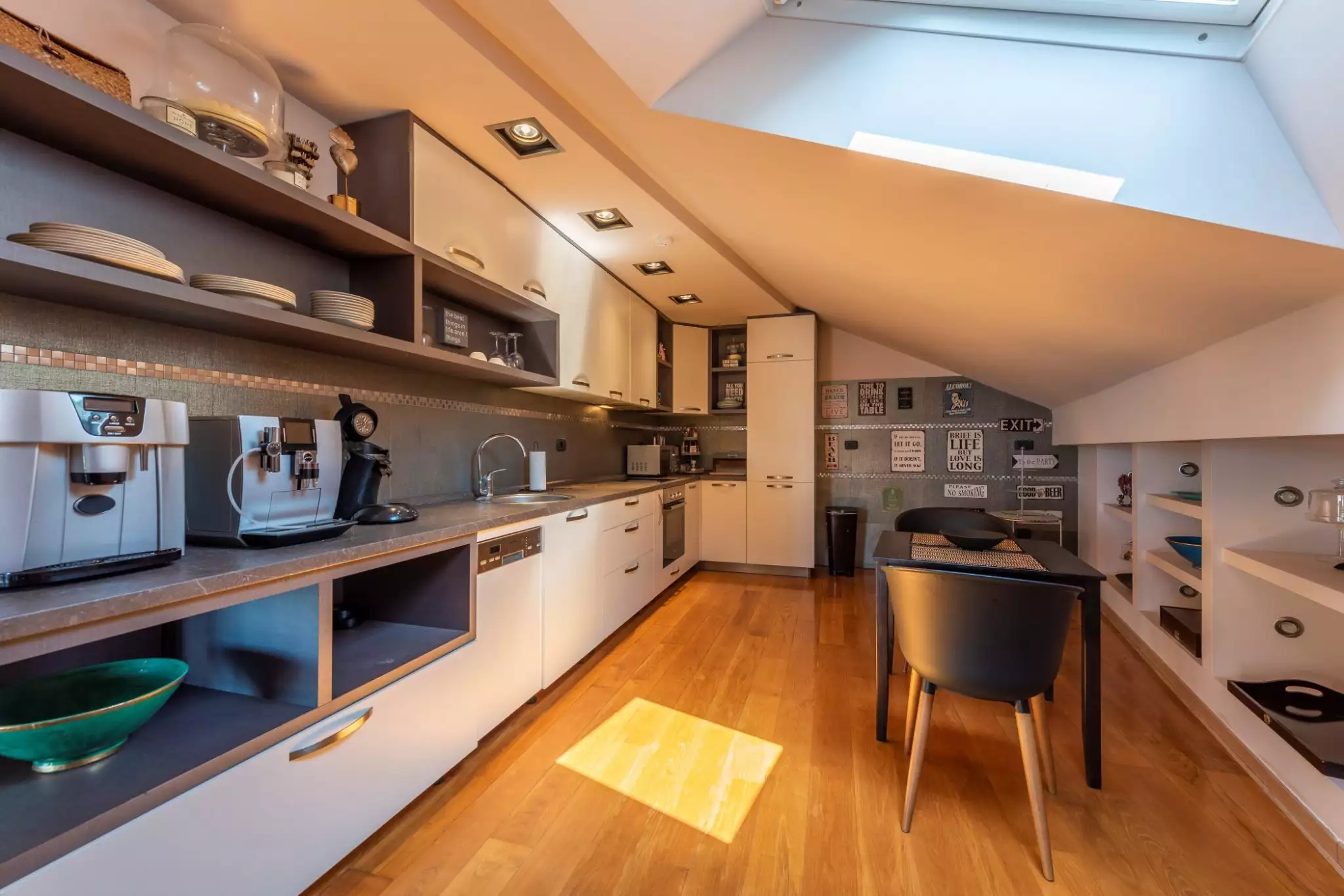 Flat 230m² in Montenegro, Rafailovici. Priced at 475000€ rent photo-11
