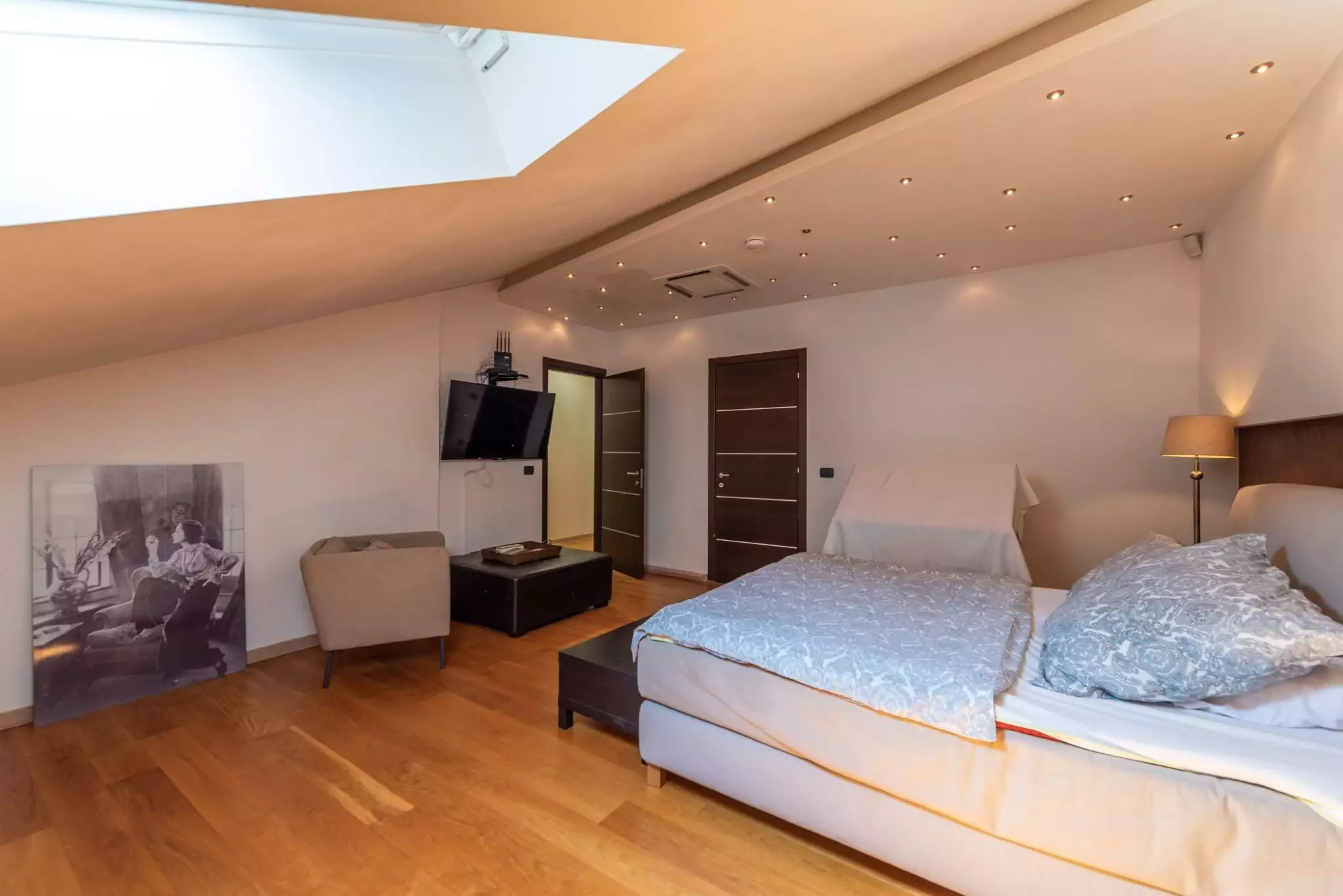 Flat 230m² in Montenegro, Rafailovici. Priced at 475000€ rent photo-14