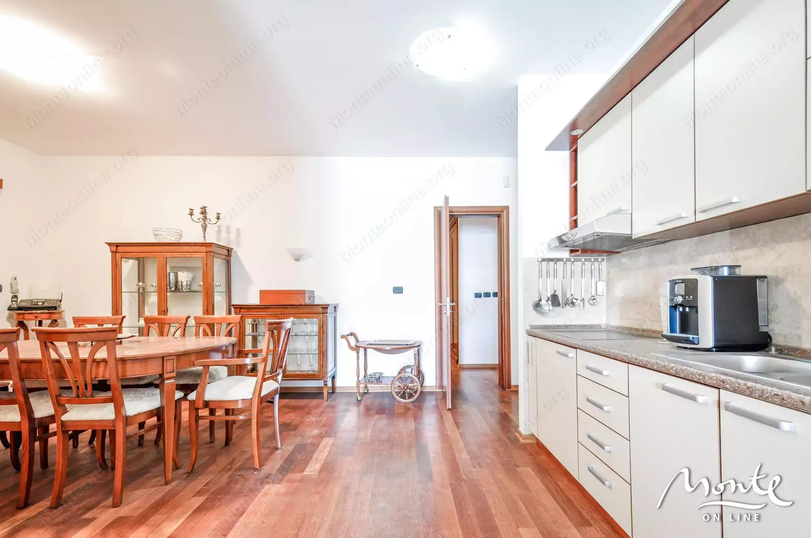 Flat 138m² in Montenegro, Rafailovici. Priced at 420000€ rent photo-9