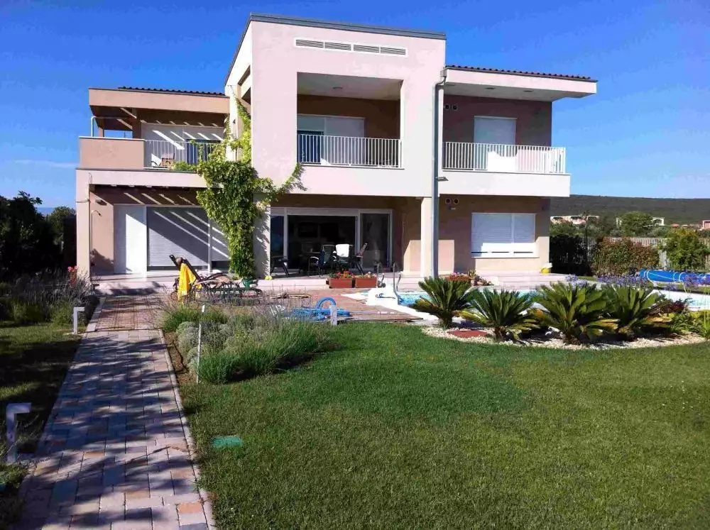 Villa 300m² in Croatia, Sukosan. Priced at 2000000€ rent photo-1