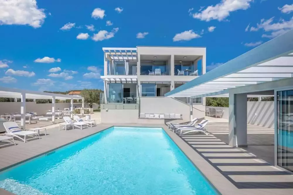 Hotels 300m² in Croatia, Bibinje. Priced at 1300000€ rent photo-2