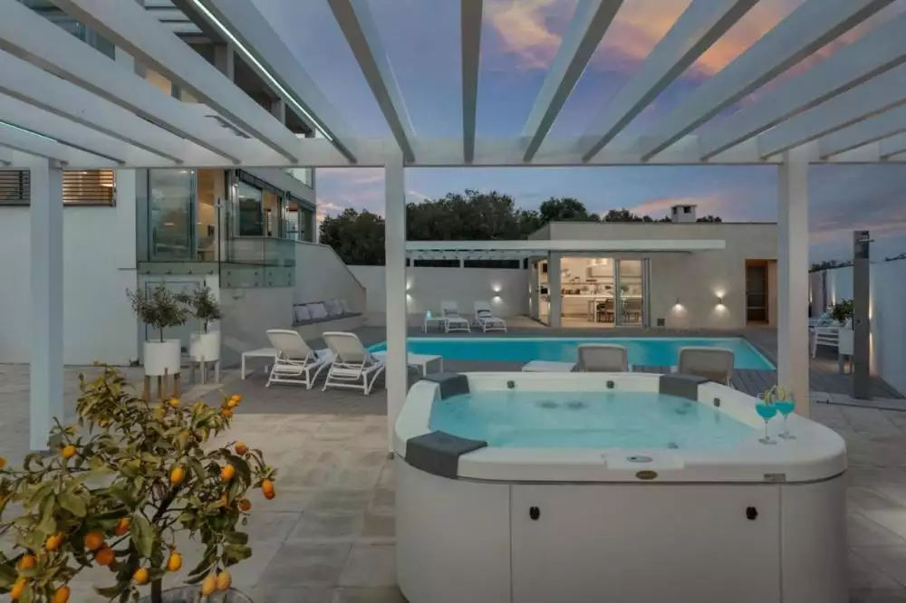 Hotels 300m² in Croatia, Bibinje. Priced at 1300000€ rent photo-4