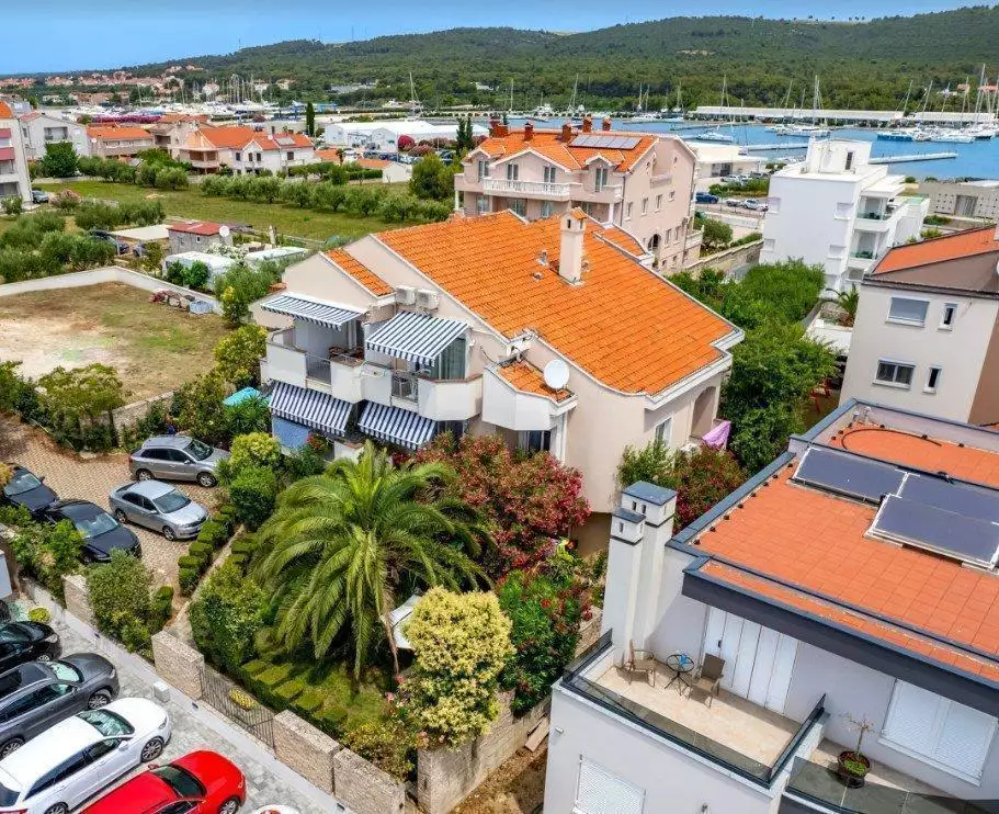 Hotels 610m² in Croatia, Bibinje. Priced at 2100000€ rent photo-3