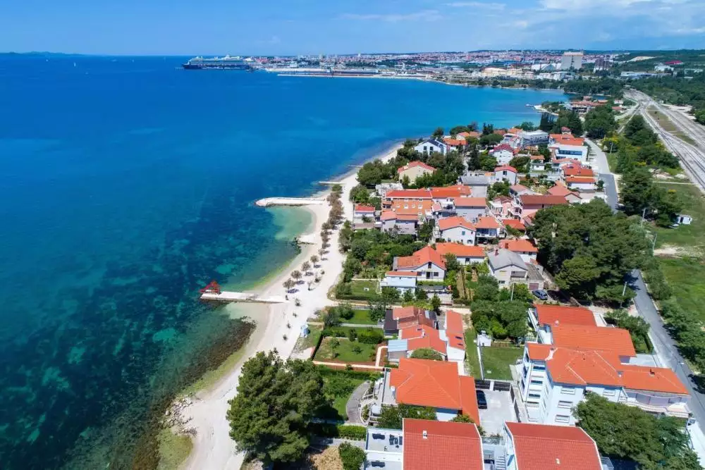 Hotels 400m² in Croatia, Bibinje. Priced at 2500000€ rent photo-3