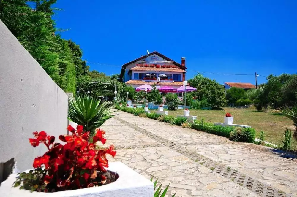 Hotels 889m² in Croatia, Sukosan. Priced at 1080000€ rent photo-2