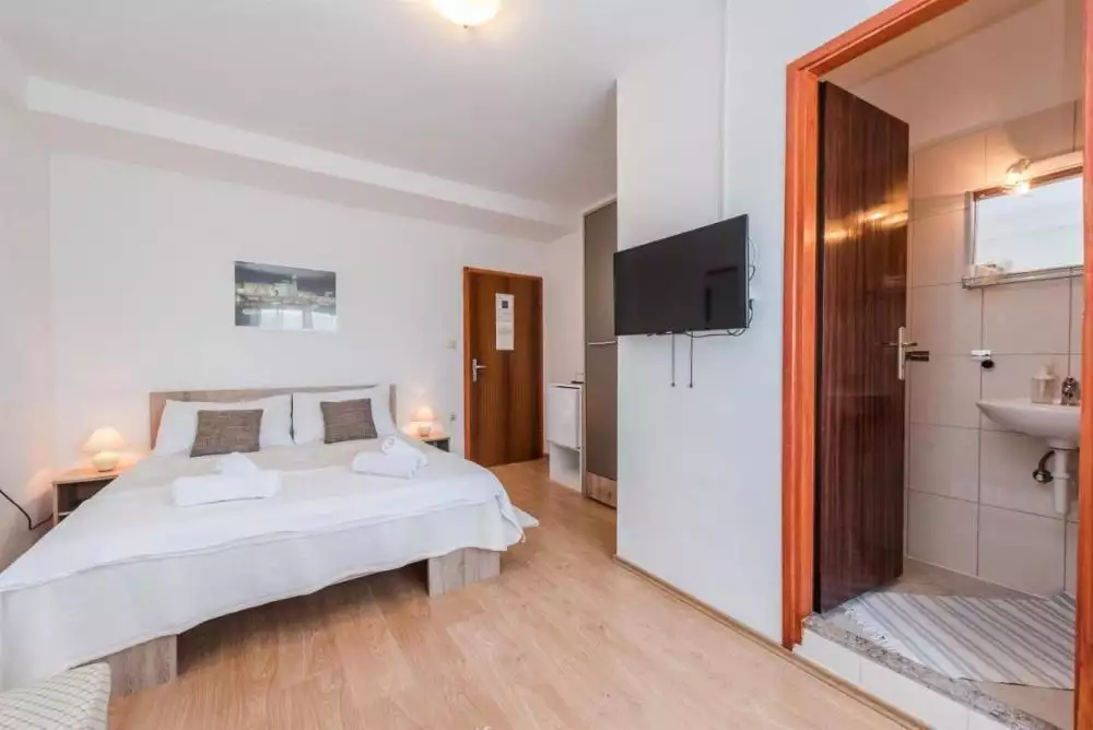 Hotels 889m² in Croatia, Sukosan. Priced at 1080000€ rent photo-9