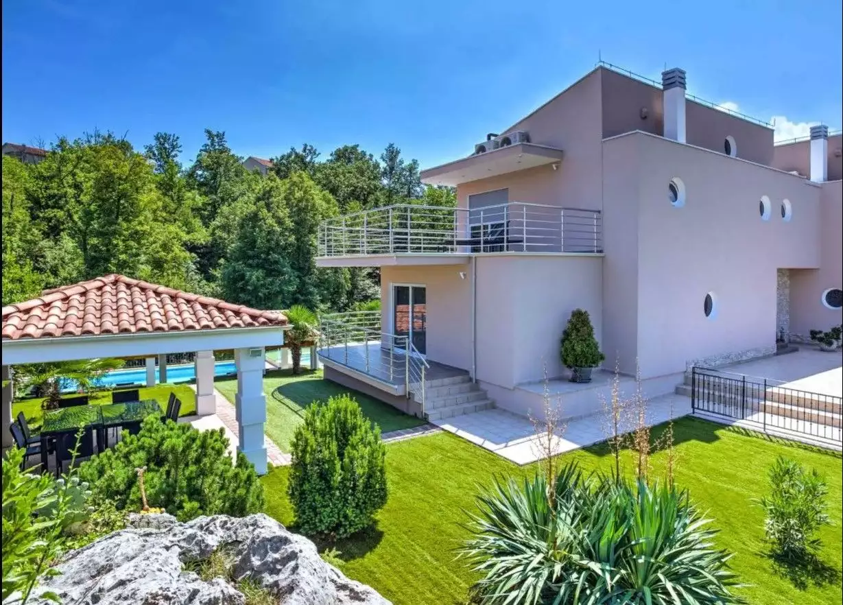 Villa 210m² in Croatia, Pobri. Priced at 890000€ rent photo-3