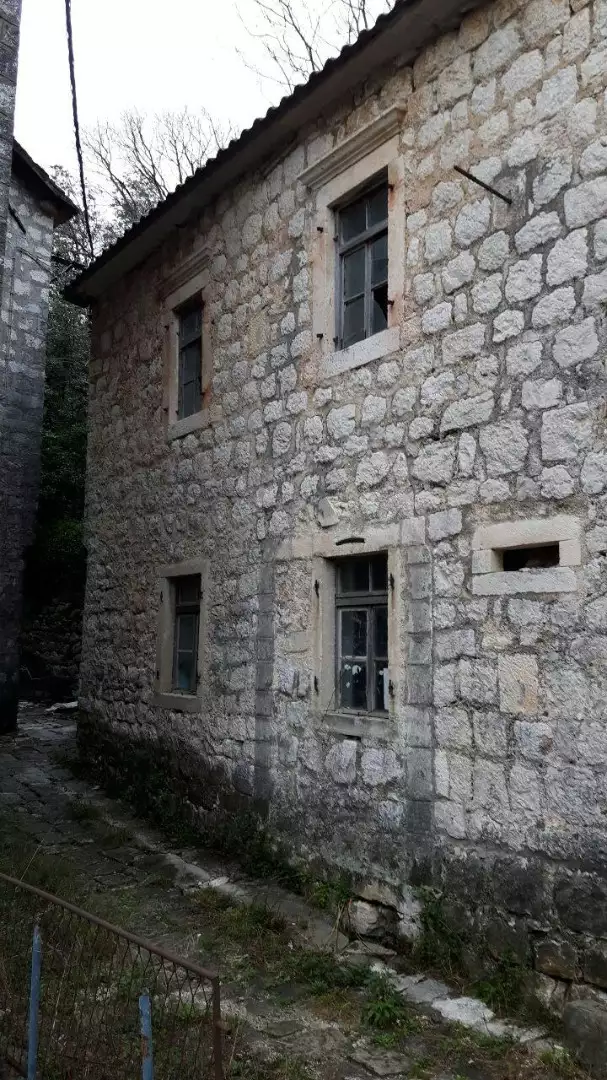 House 97m² in Montenegro, Perast. Priced at 650000€ rent photo-4