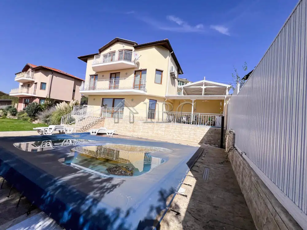 House 251m² in Bulgaria, Sunny Beach. Priced at 315000€ rent photo-1