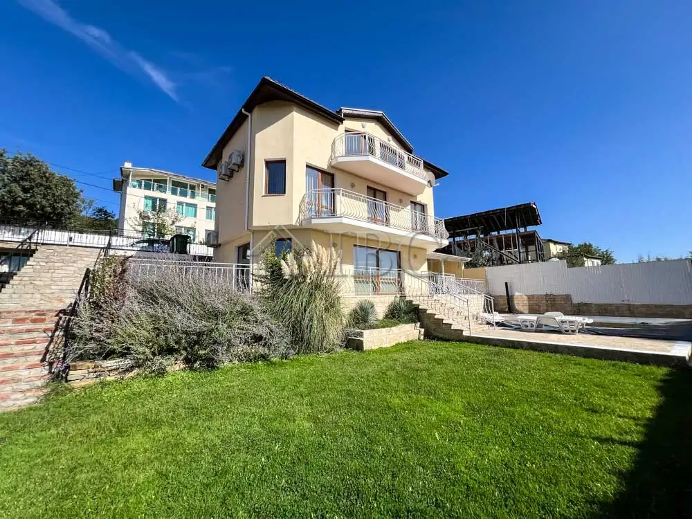 House 251m² in Bulgaria, Sunny Beach. Priced at 315000€ rent photo-3