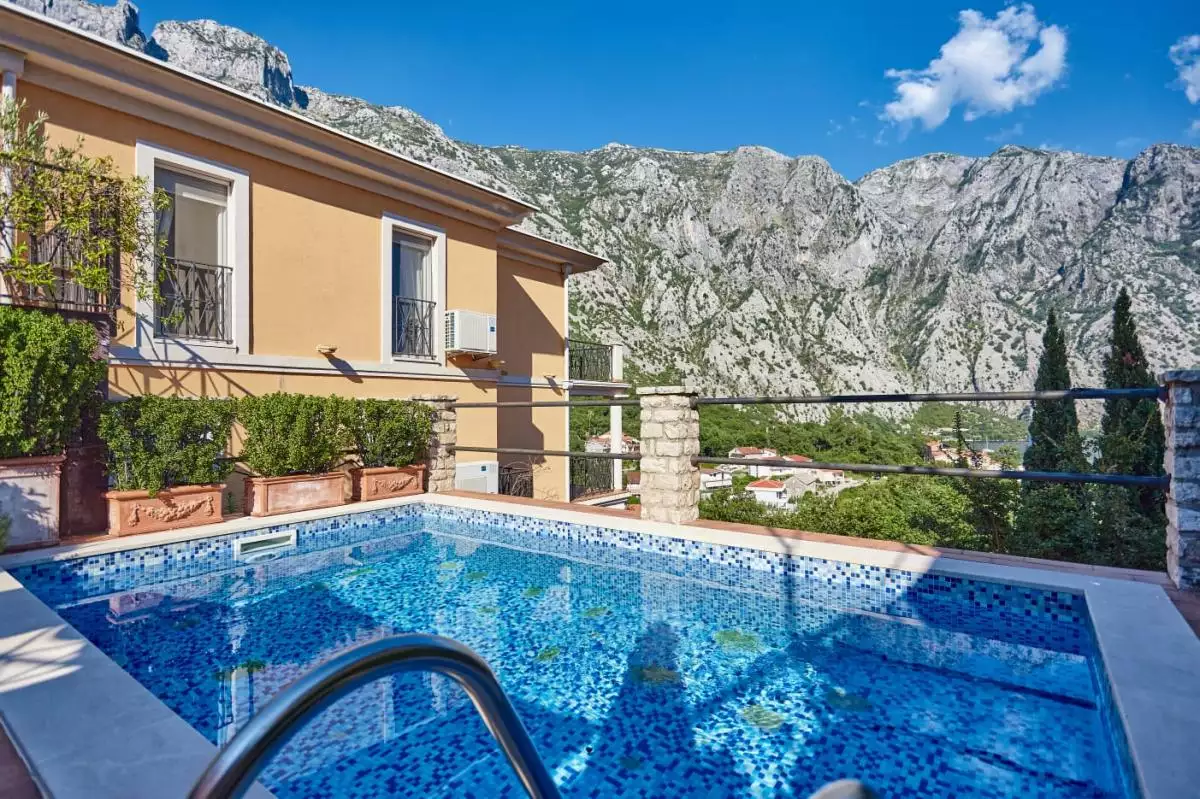 Flat 79m² in Montenegro, Orahovac. Priced at 315000€ rent photo-1