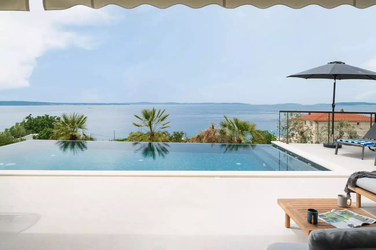 Villa 320m² in Croatia, Podstrana. Priced at 1650000€ rent photo-1