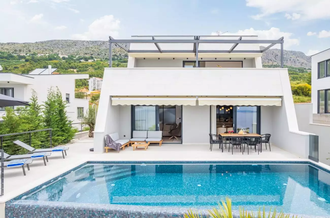 Villa 320m² in Croatia, Podstrana. Priced at 1650000€ rent photo-3