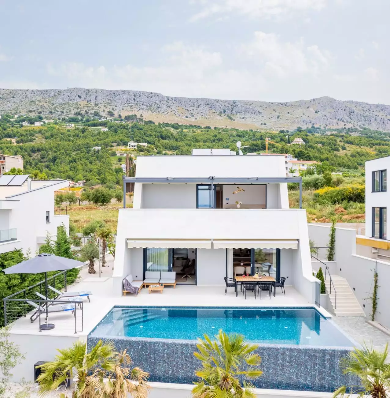Villa 320m² in Croatia, Podstrana. Priced at 1650000€ rent photo-5