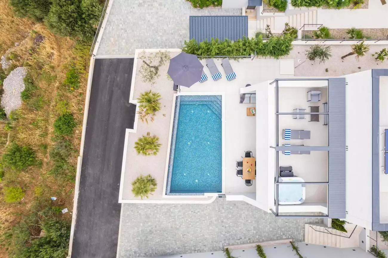 Villa 320m² in Croatia, Podstrana. Priced at 1650000€ rent photo-6