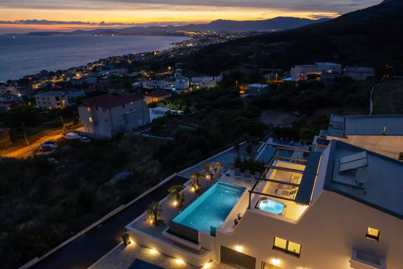 Villa 320m² in Croatia, Podstrana. Priced at 1650000€ rent photo-10