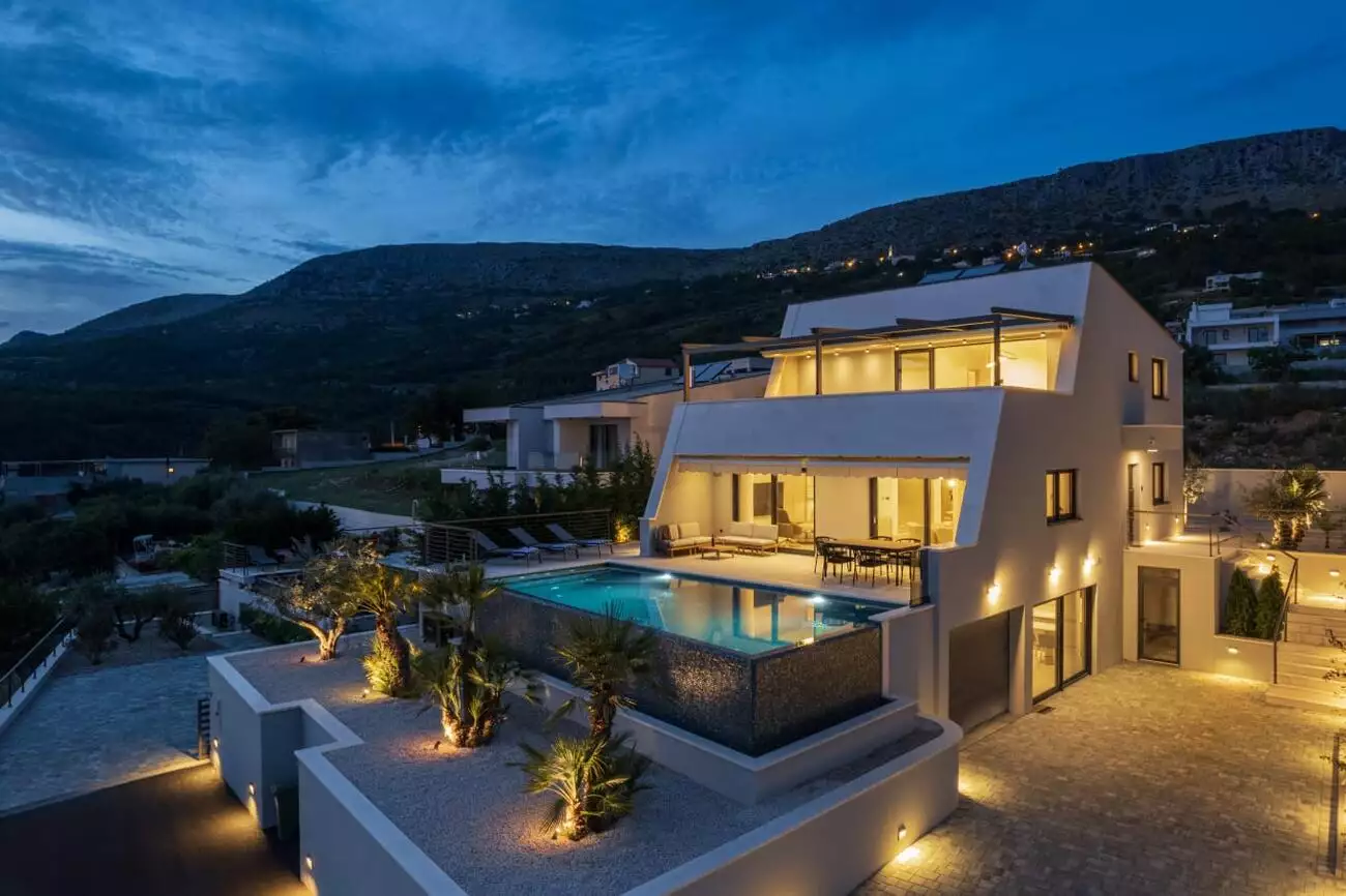 Villa 320m² in Croatia, Podstrana. Priced at 1650000€ rent photo-11