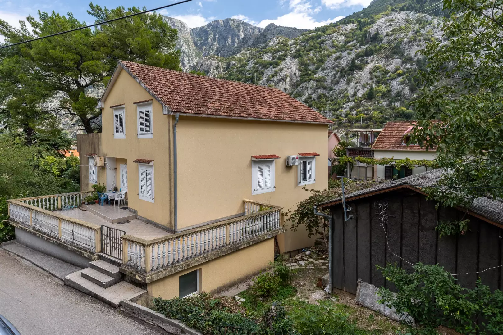 House 170m² in Montenegro, Skaljari. Priced at 500000€ rent photo-45